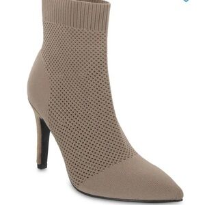 Brand new Mia booties size 11. Perfect condition and very comfortable.